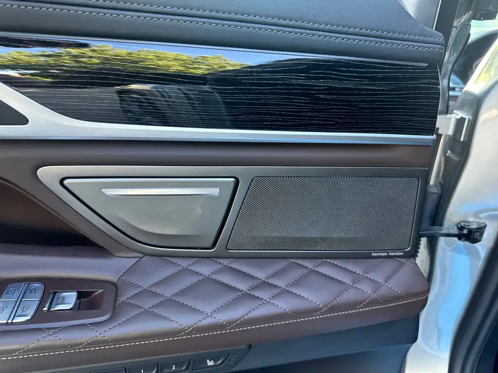 BMW 7 Series — миниатюра 18