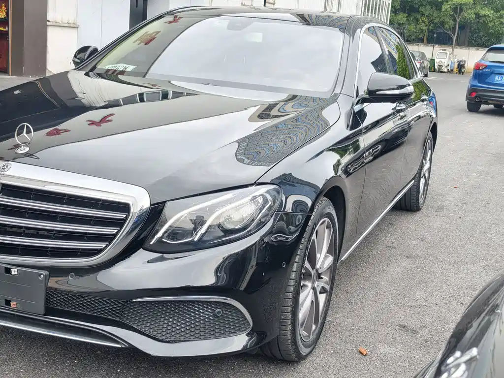 Mercedes-Benz E-Class — миниатюра 3