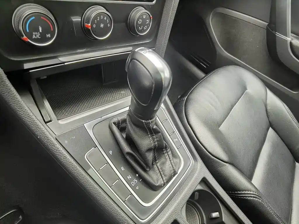 Volkswagen Golf — миниатюра 13