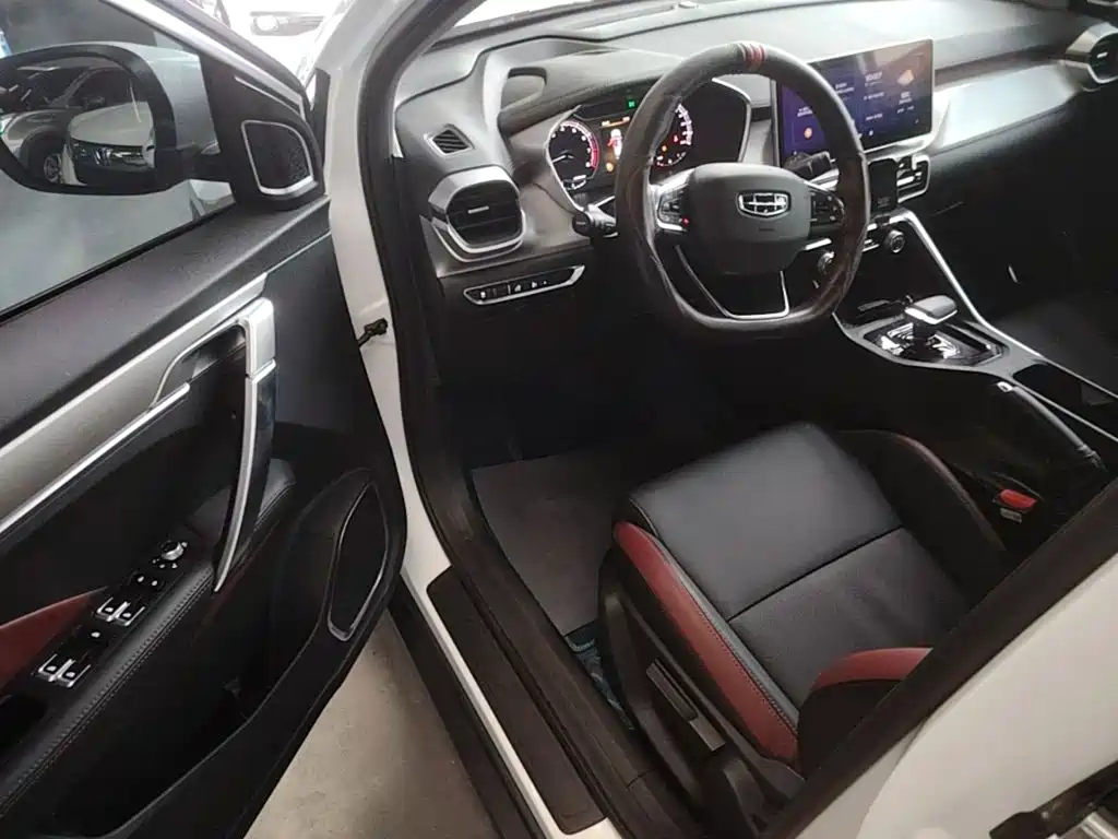 Geely Binyue — миниатюра 16