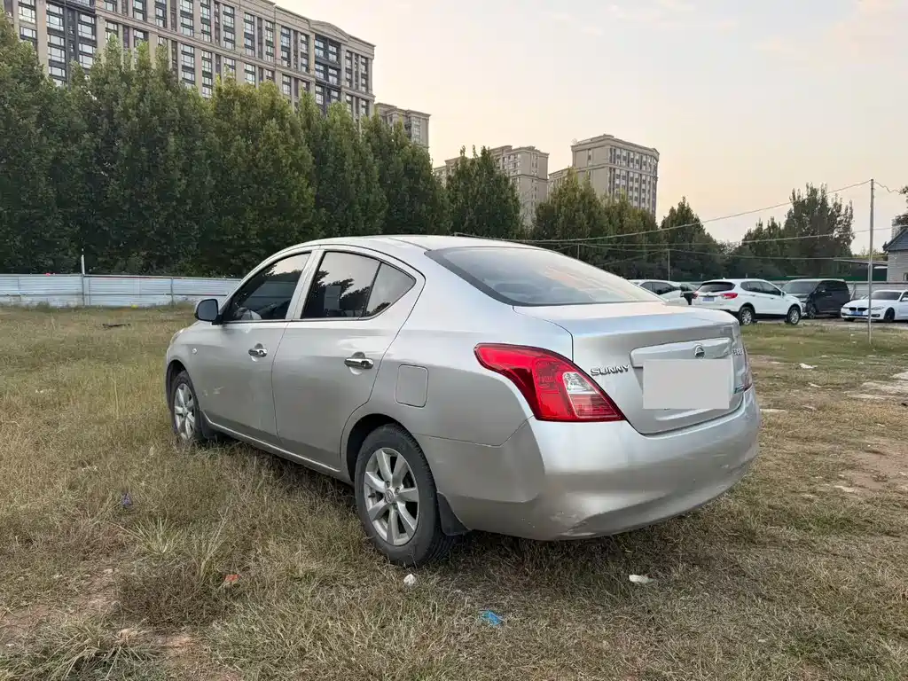 Nissan Sunny — миниатюра 8