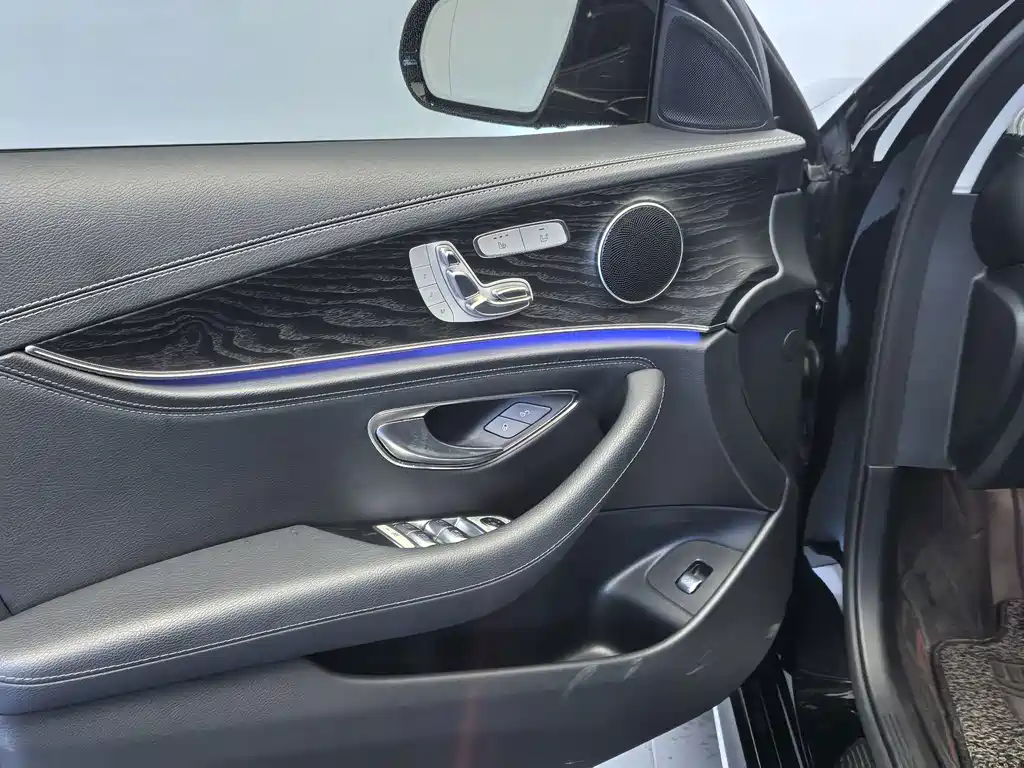 Mercedes-Benz E-Class — миниатюра 16