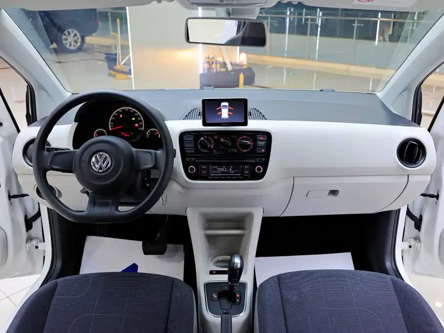 Volkswagen up! — миниатюра 18