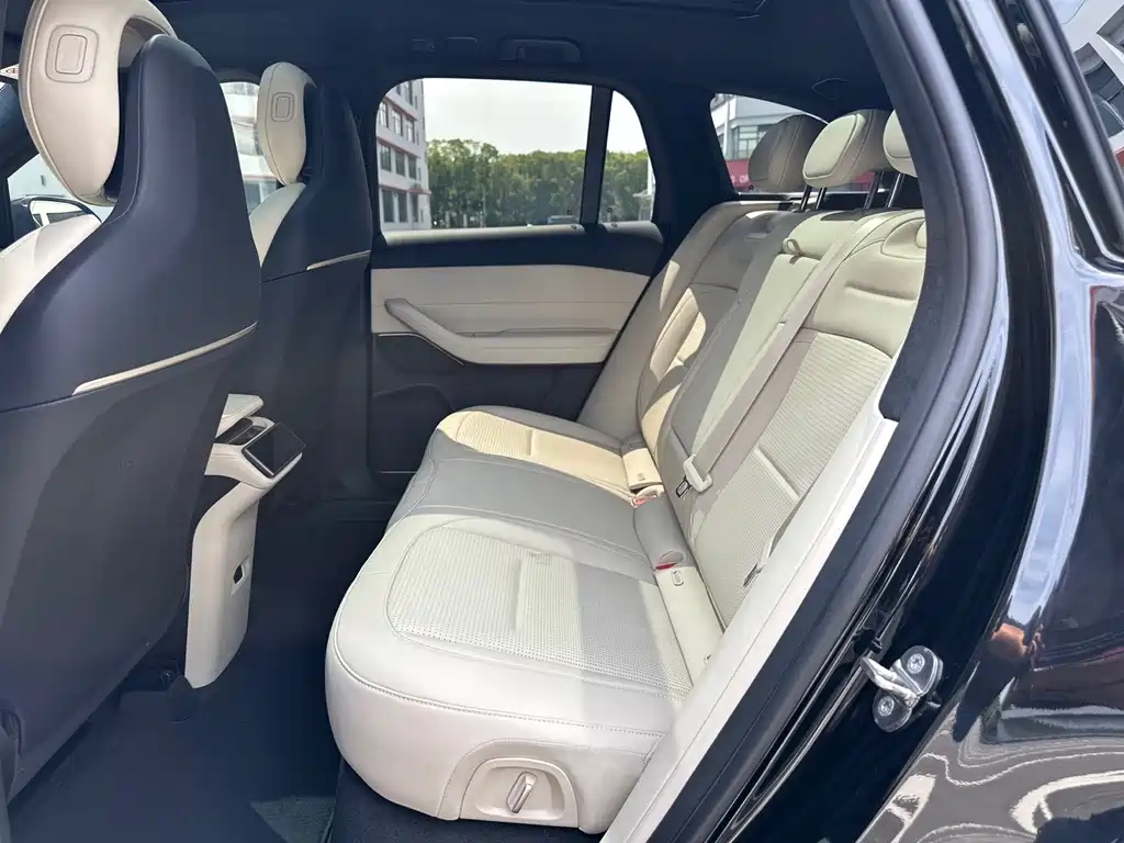 NIO ES6 — миниатюра 12