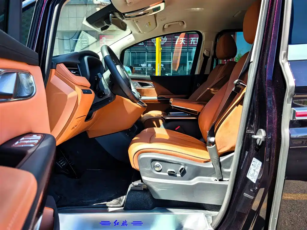 Hongqi HQ9 2023 2.0T