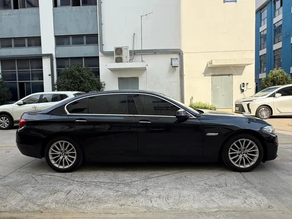 BMW 5 Series — миниатюра 5