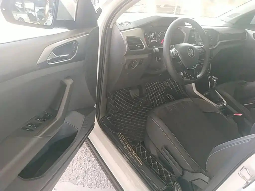 Volkswagen T-Cross — миниатюра 16