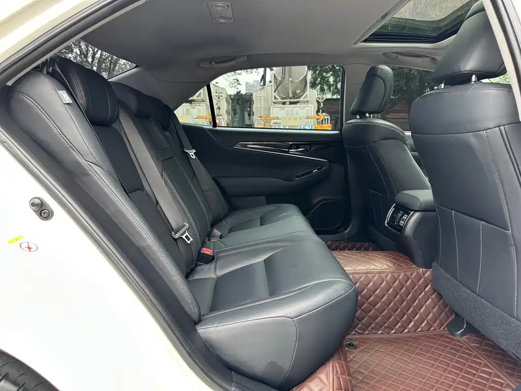 Toyota Crown 2015 2.0T Fashion