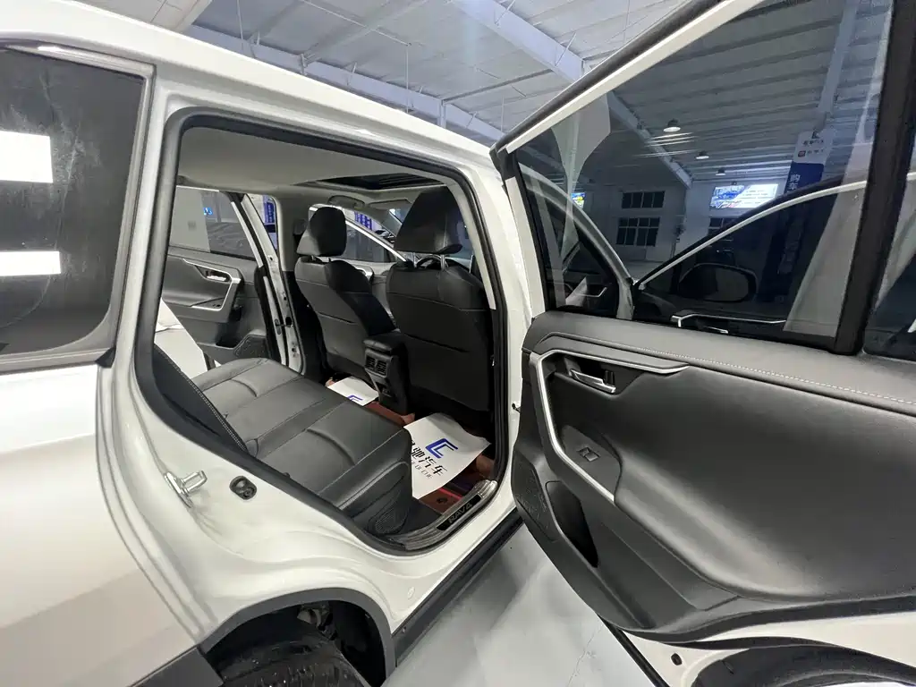 TOYOTA RAV4 RONGFANG