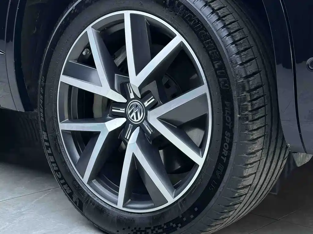 Volkswagen Touareg — миниатюра 4