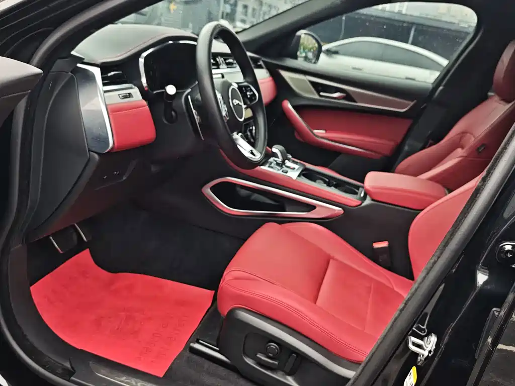 Jaguar F-PACE — миниатюра 12