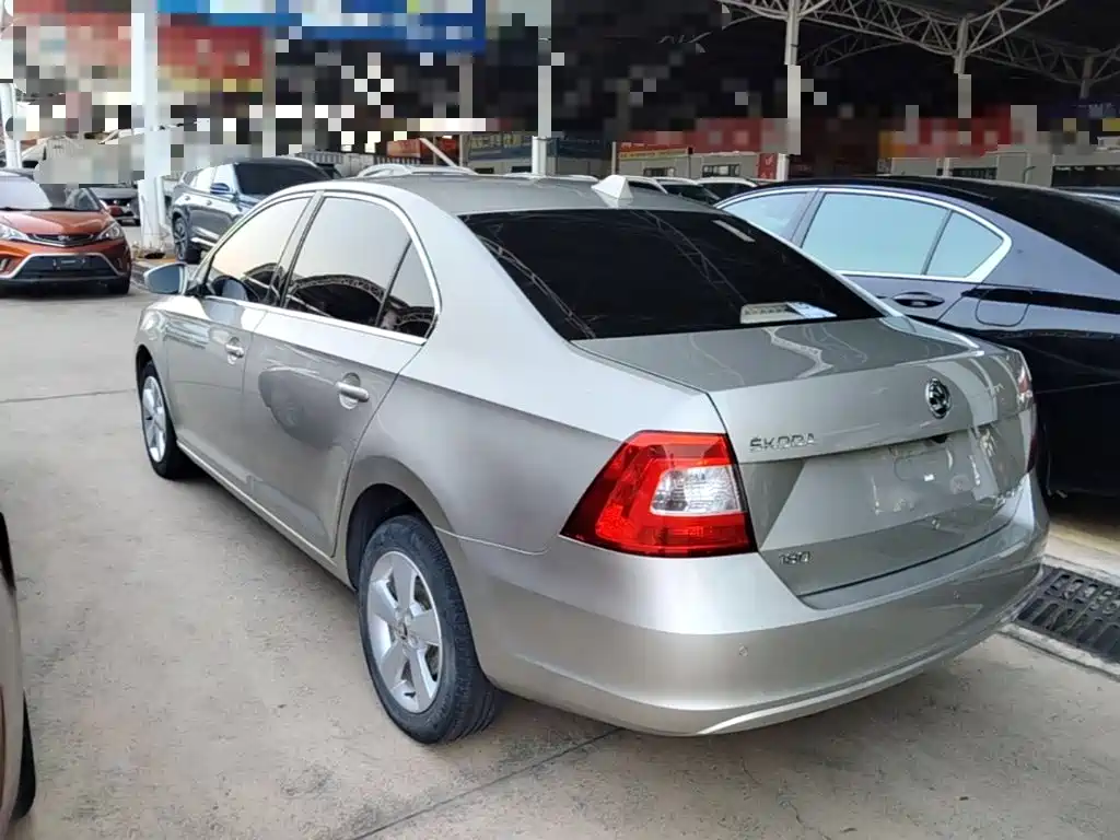 Skoda Rapid — миниатюра 5