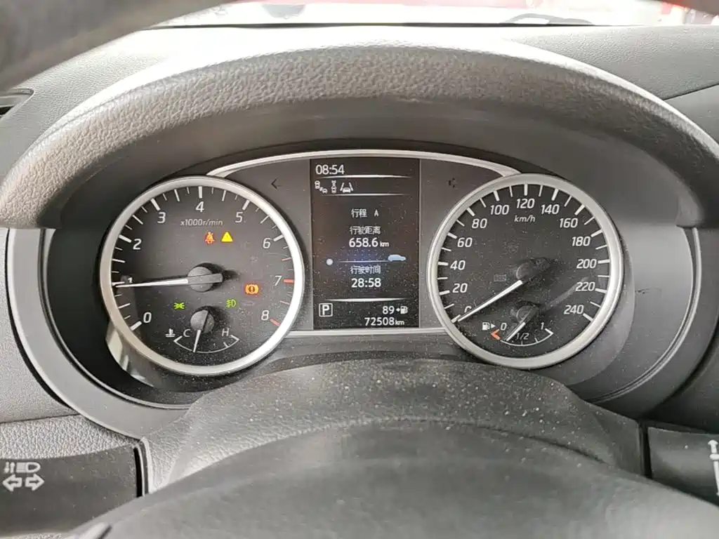 Nissan Tiida — миниатюра 12