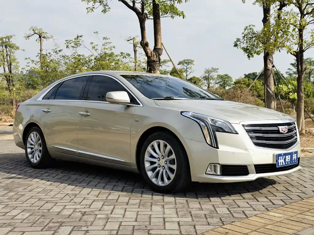 CADILLAC XTS