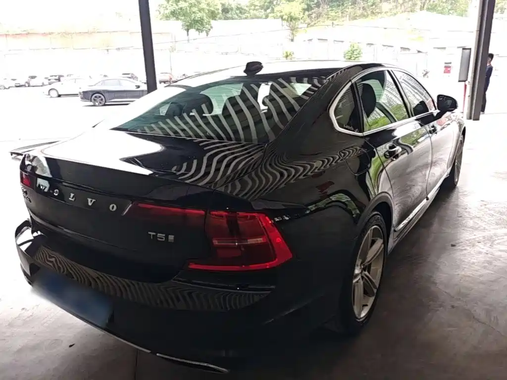 Volvo S90 — миниатюра 7