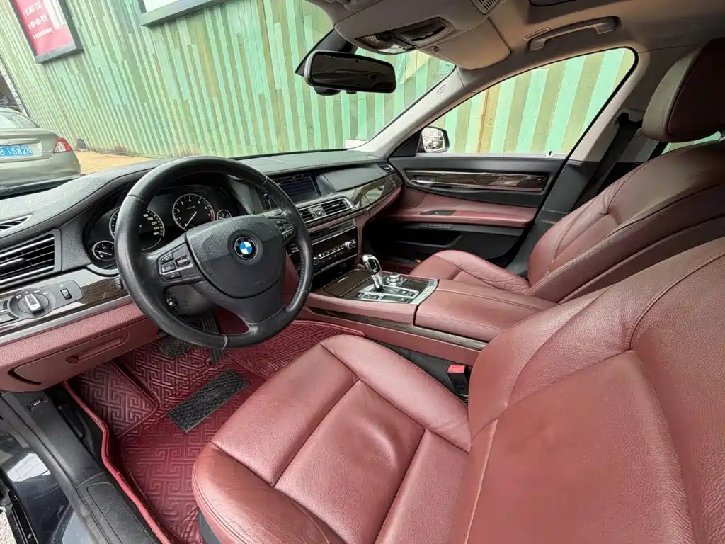 BMW 7 Series — миниатюра 3