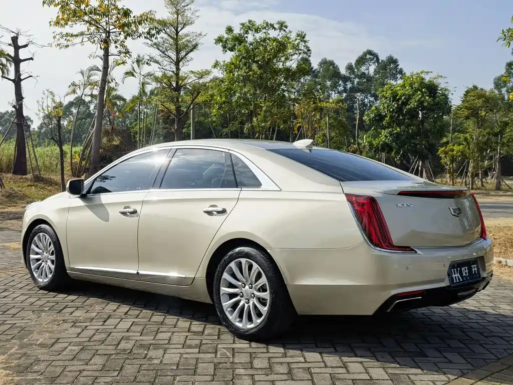 CADILLAC XTS