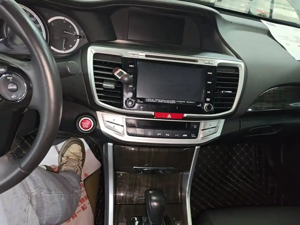 Honda Accord — миниатюра 13