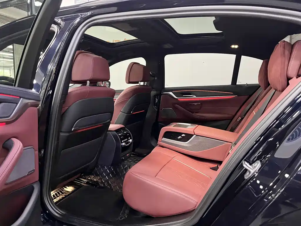 BMW 5 Series — миниатюра 7