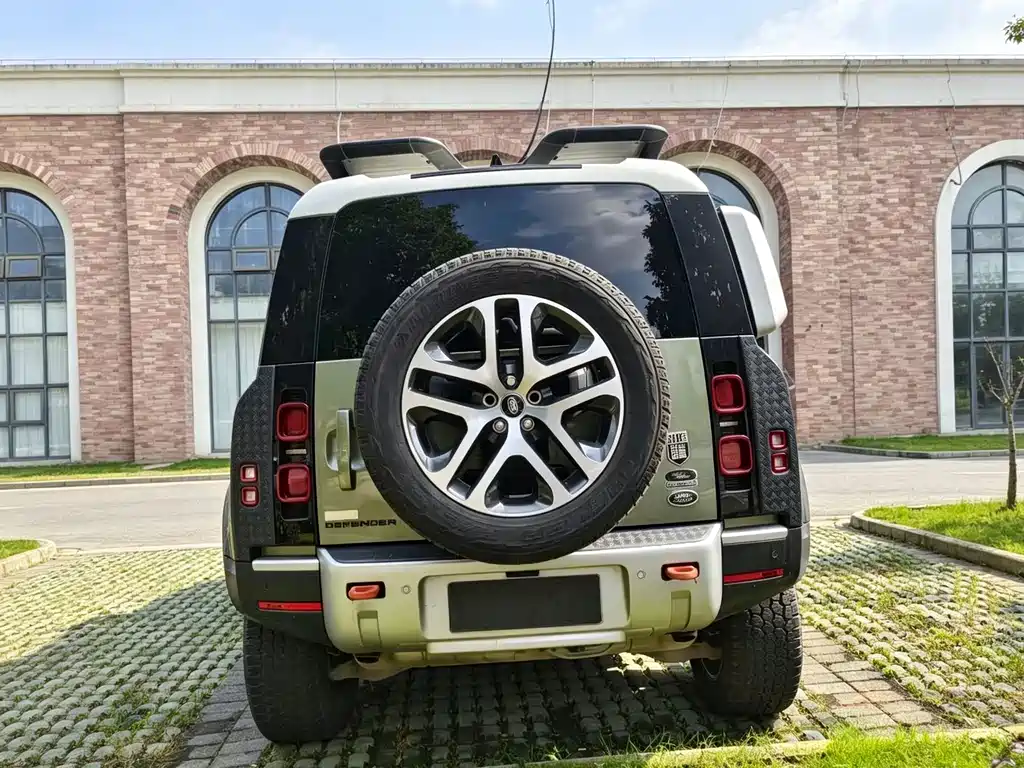 Land Rover Defender — миниатюра 5