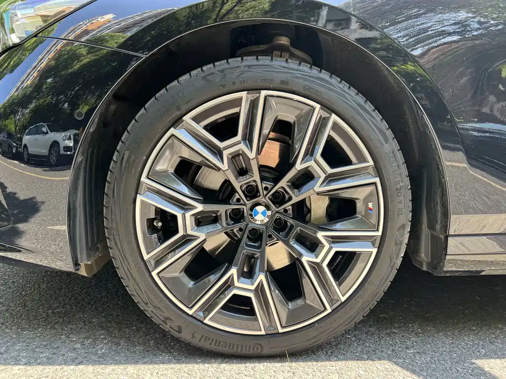BMW 5 Series — миниатюра 5