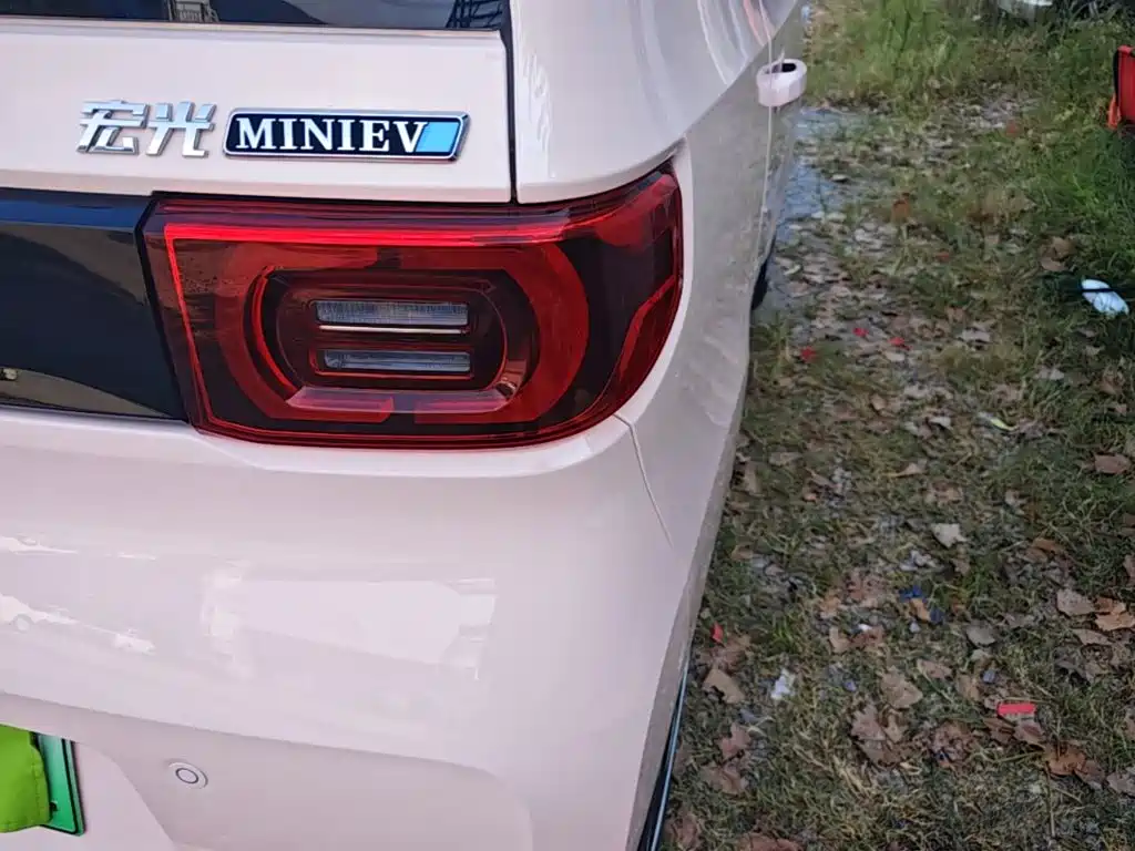 Wuling MINIEV — миниатюра 8