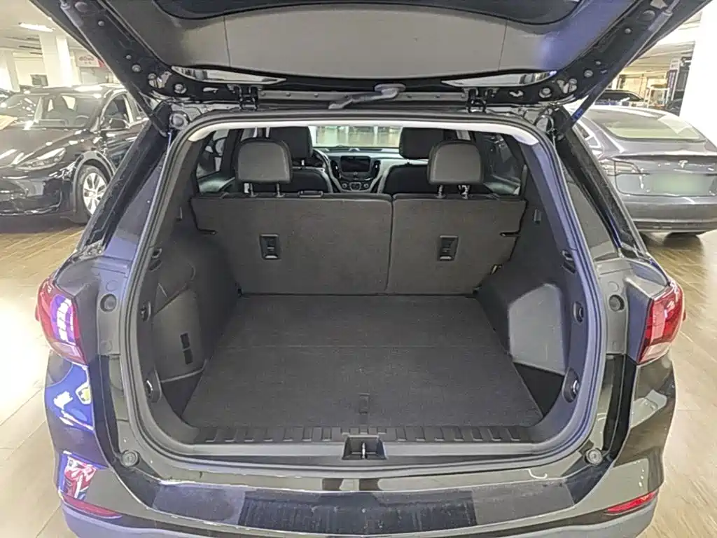 Chevrolet Equinox — миниатюра 19
