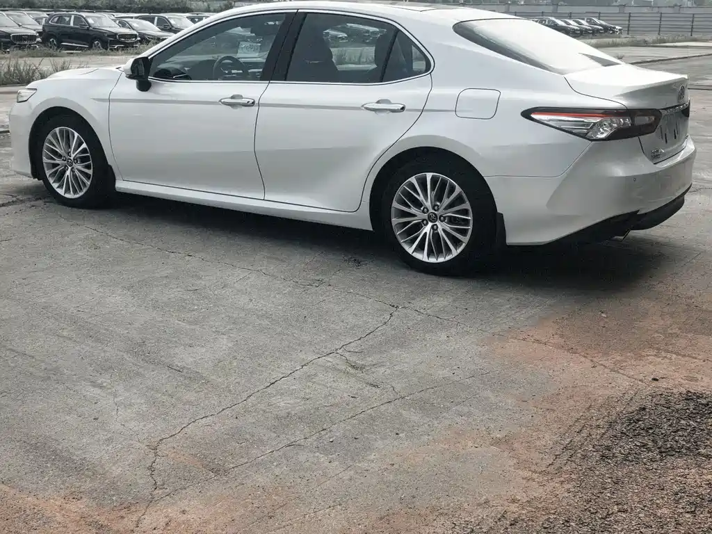 Toyota Camry — миниатюра 7