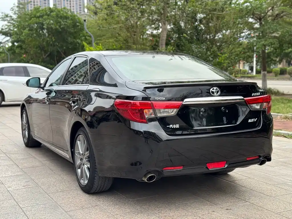 Toyota Reiz — миниатюра 5