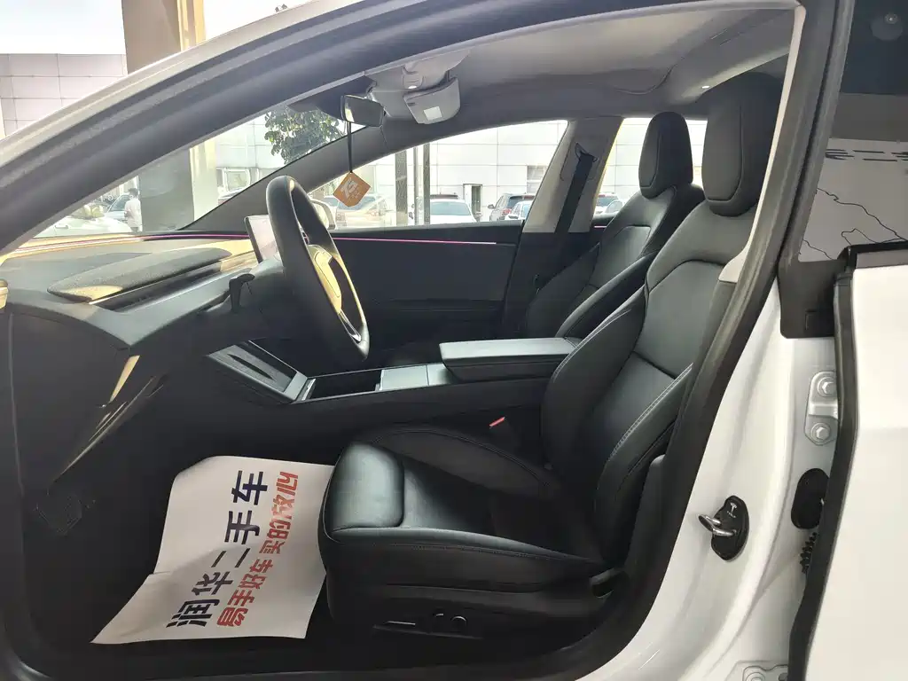 Tesla Model 3 — миниатюра 6