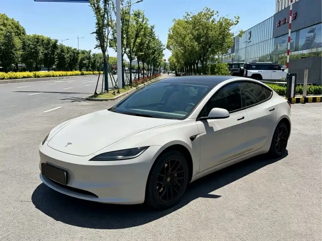 Tesla Model 3 2023
