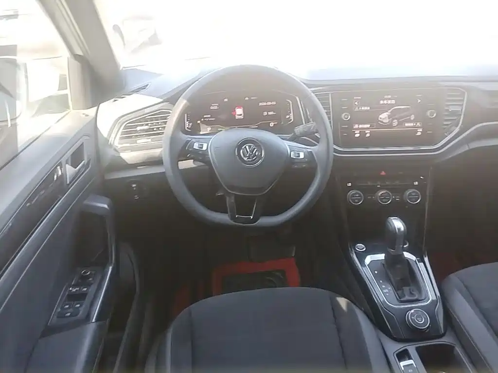 Volkswagen T-Roc — миниатюра 11