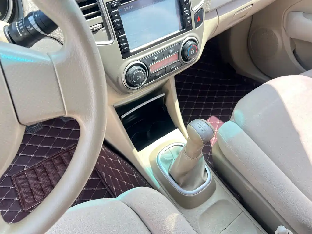 Nissan Sylphy 2012 1.6XE MT Comfort