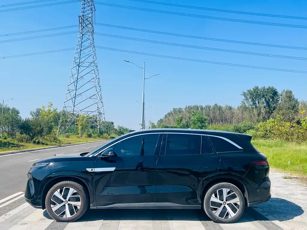 BYD Tang L L 2025 DM 215KM Flagship