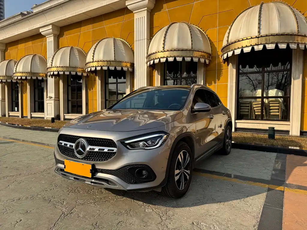 MERCEDES-BENZ GLA