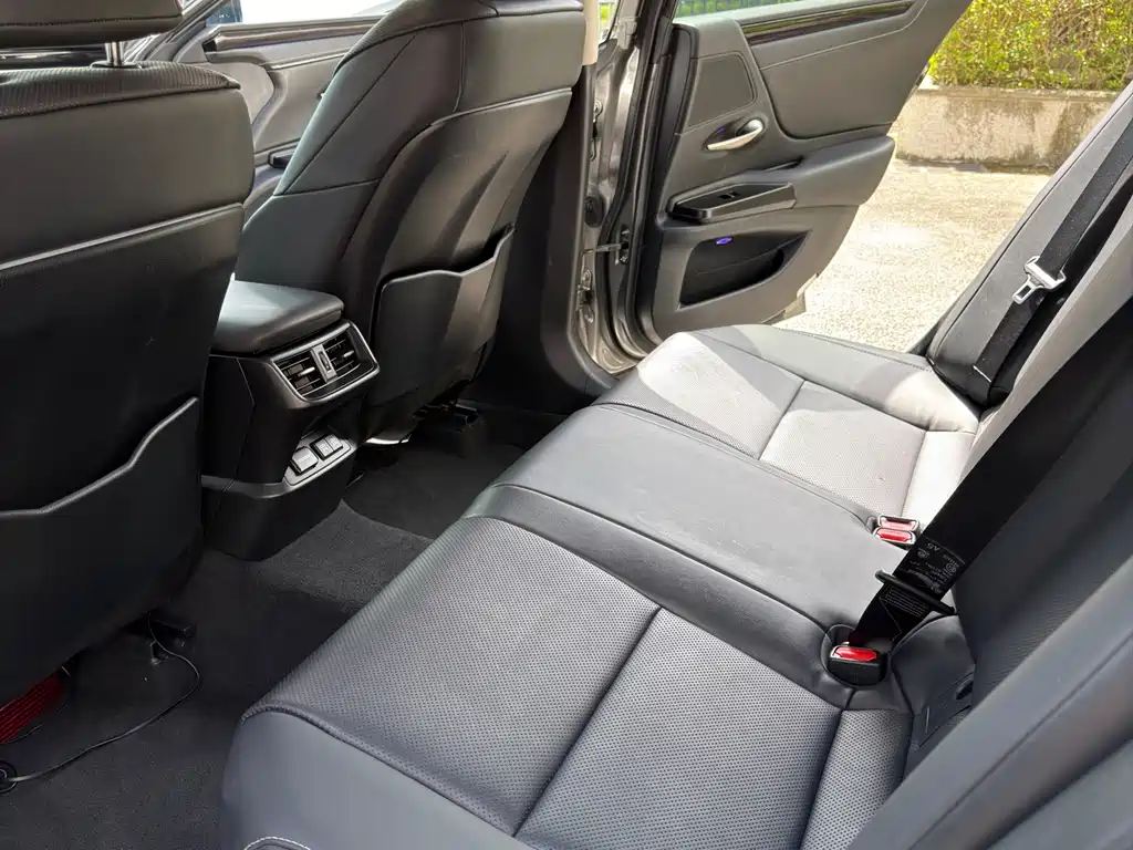 Lexus ES — миниатюра 5