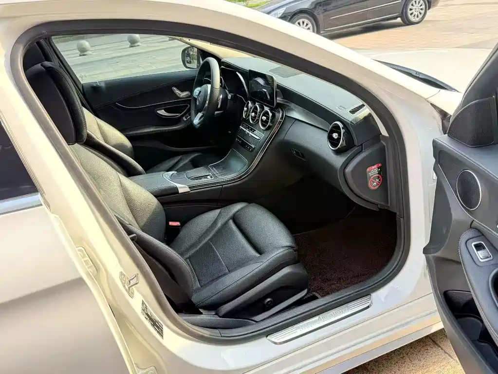 Mercedes-Benz C-Class — миниатюра 7