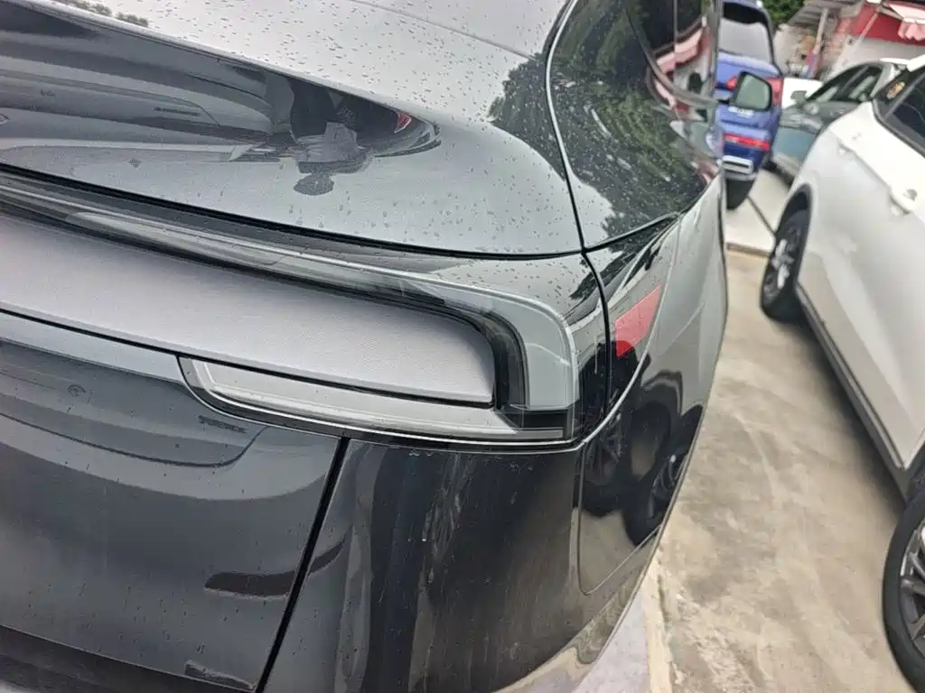 Tesla Model Y — миниатюра 8