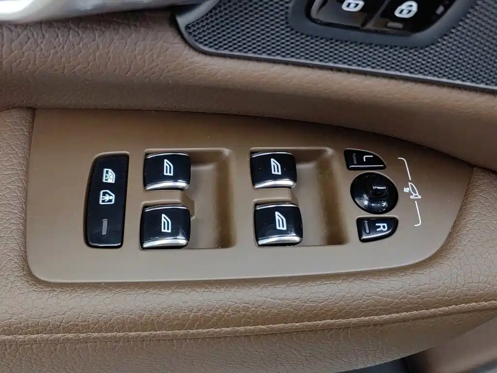 Volvo S90 PHEV — миниатюра 9