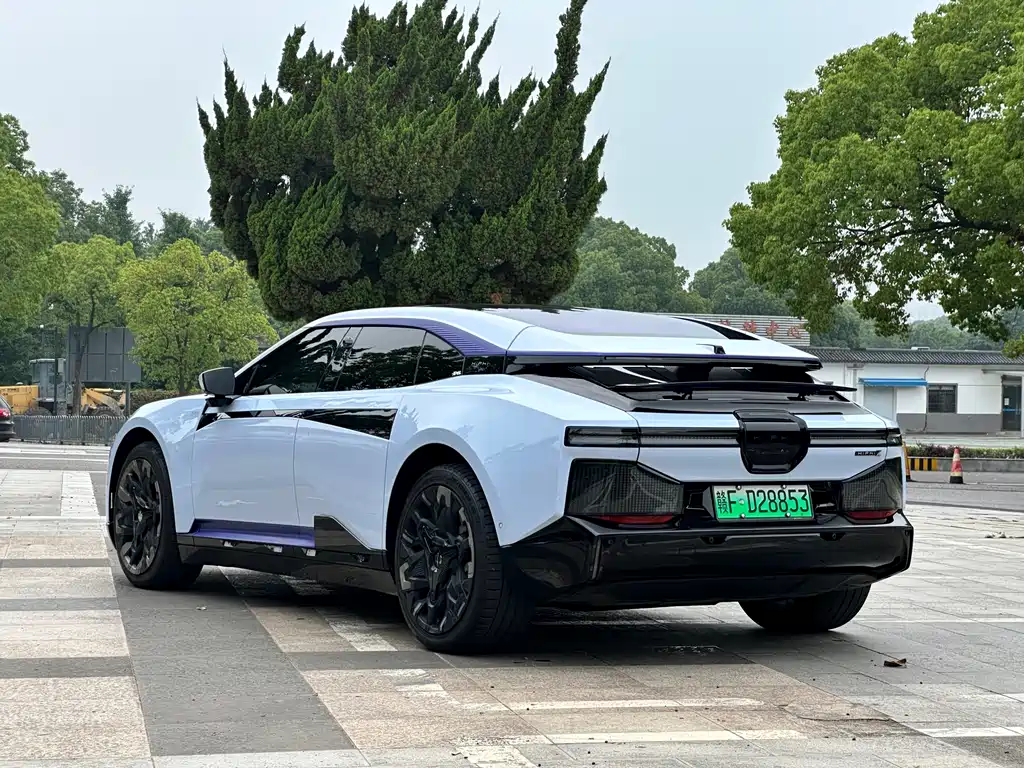 HiPhi HiPhi Z 2023 мест