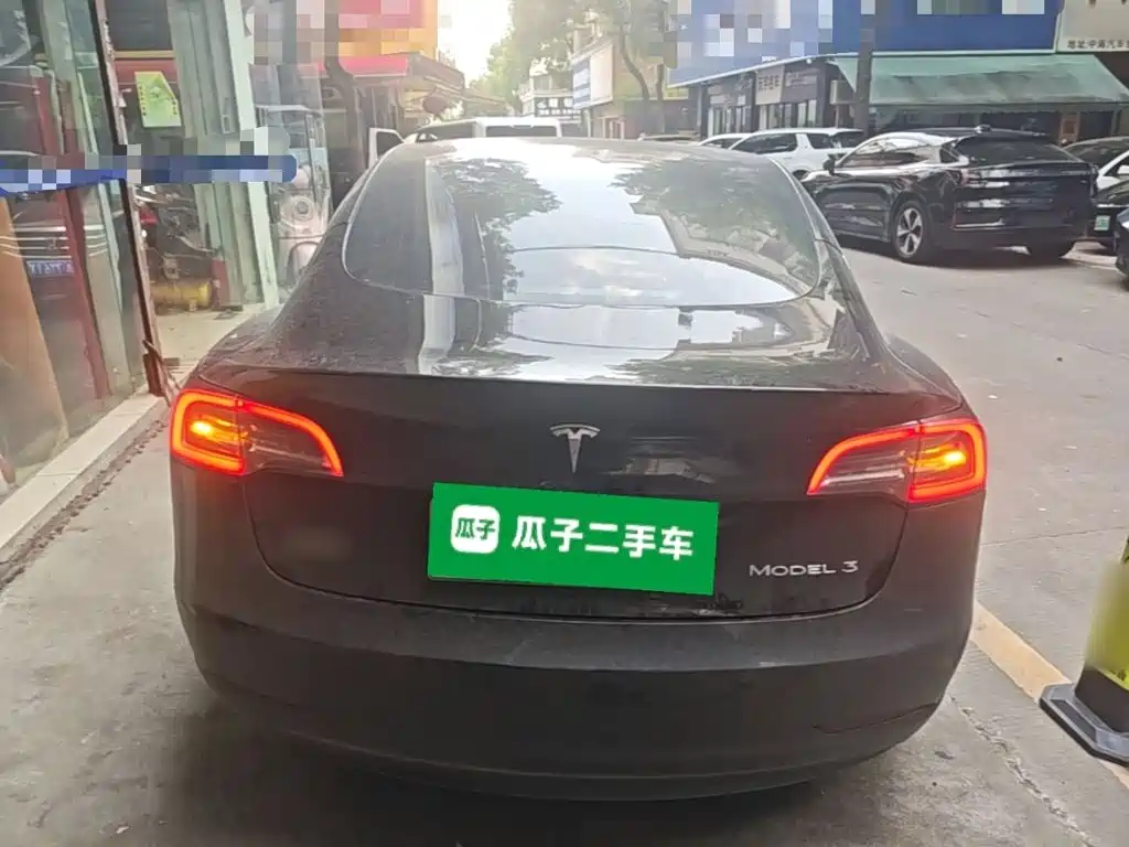Tesla Model 3 — миниатюра 6