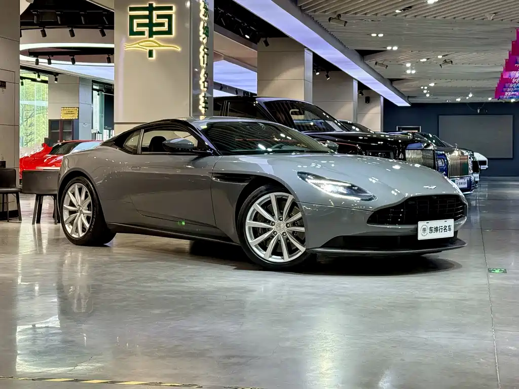ASTON MARTIN DB11