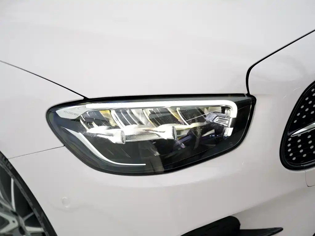 Mercedes-Benz E-Class (Import) — миниатюра 19