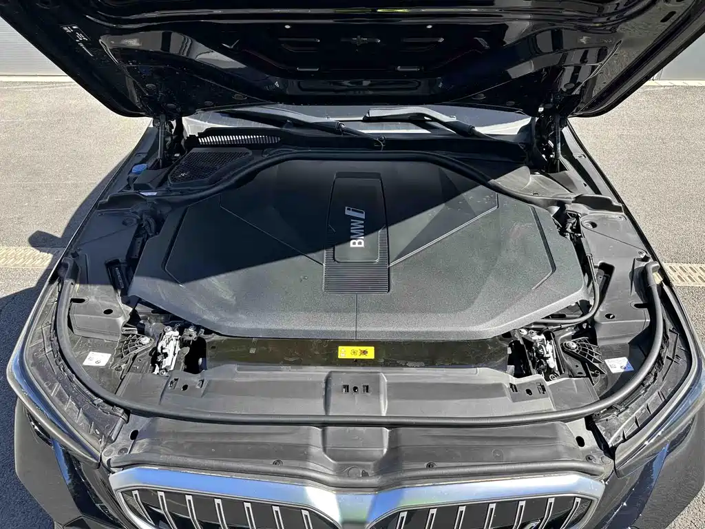 BMW i5 — миниатюра 6