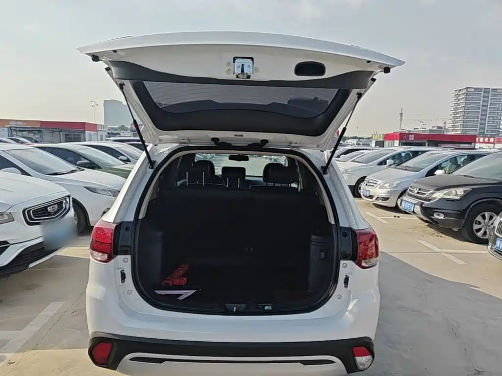 Mitsubishi Outlander — миниатюра 19