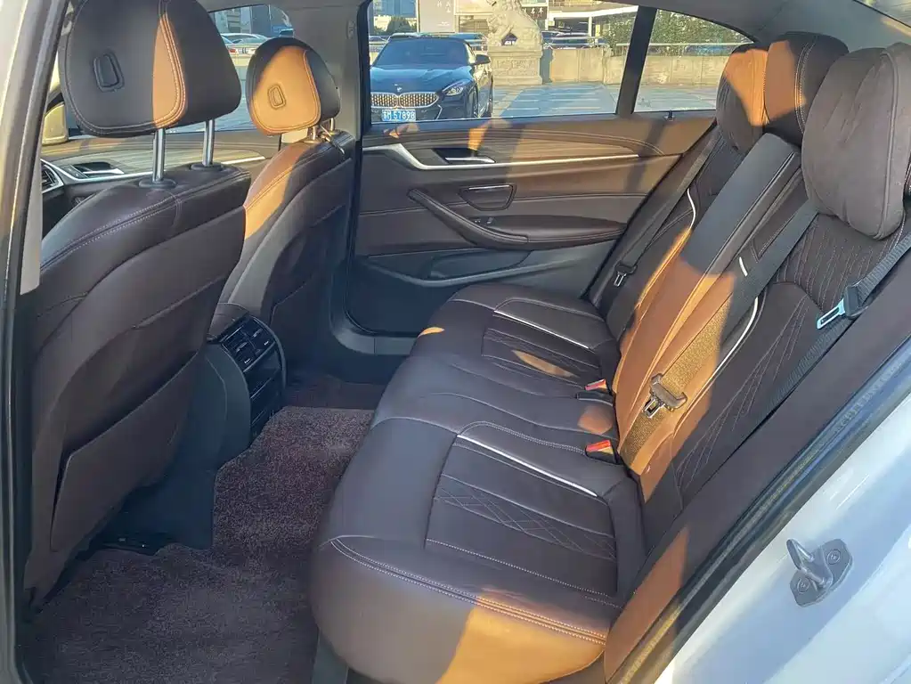 BMW 5 Series New Energy — миниатюра 5