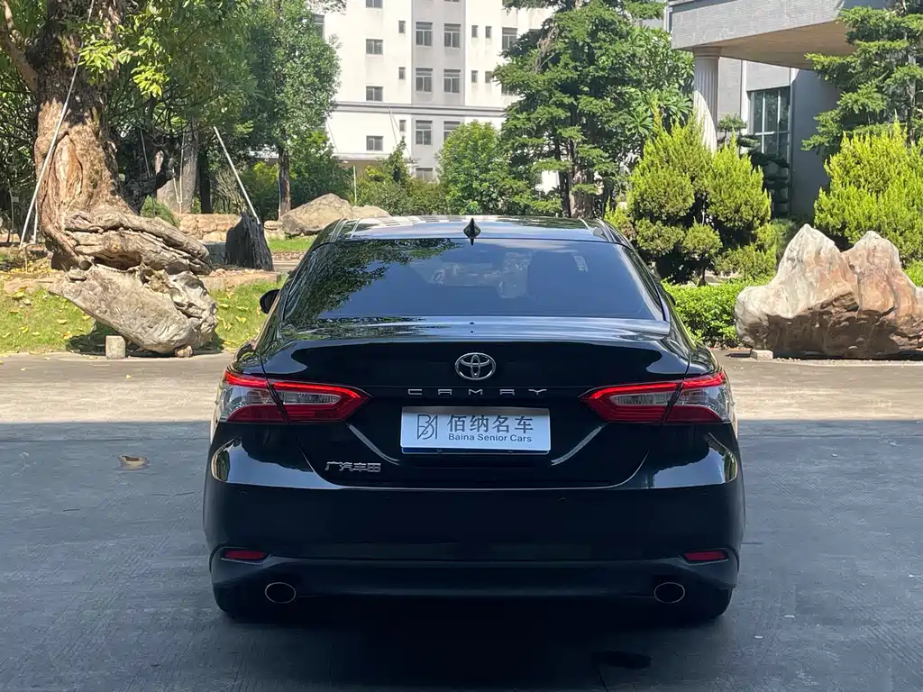 Toyota Camry — миниатюра 8