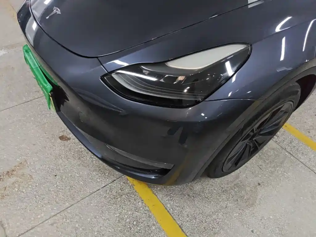 Tesla Model Y — миниатюра 24