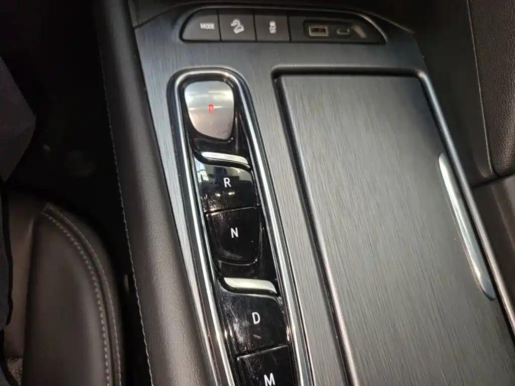 Buick Enclave — миниатюра 14