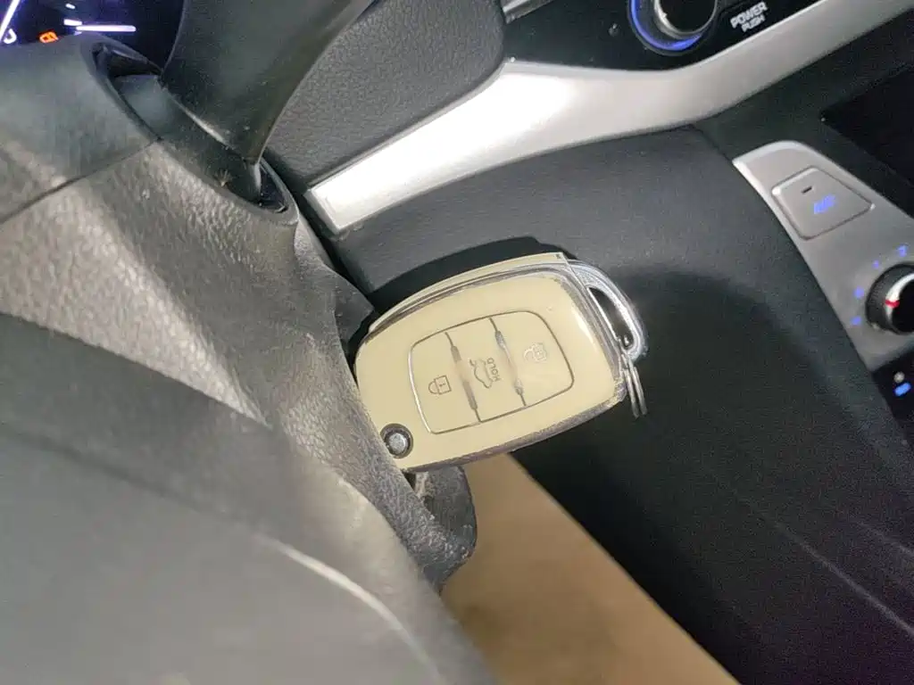 Hyundai Elantra — миниатюра 9